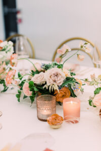 mauve and peach flowers tablescape