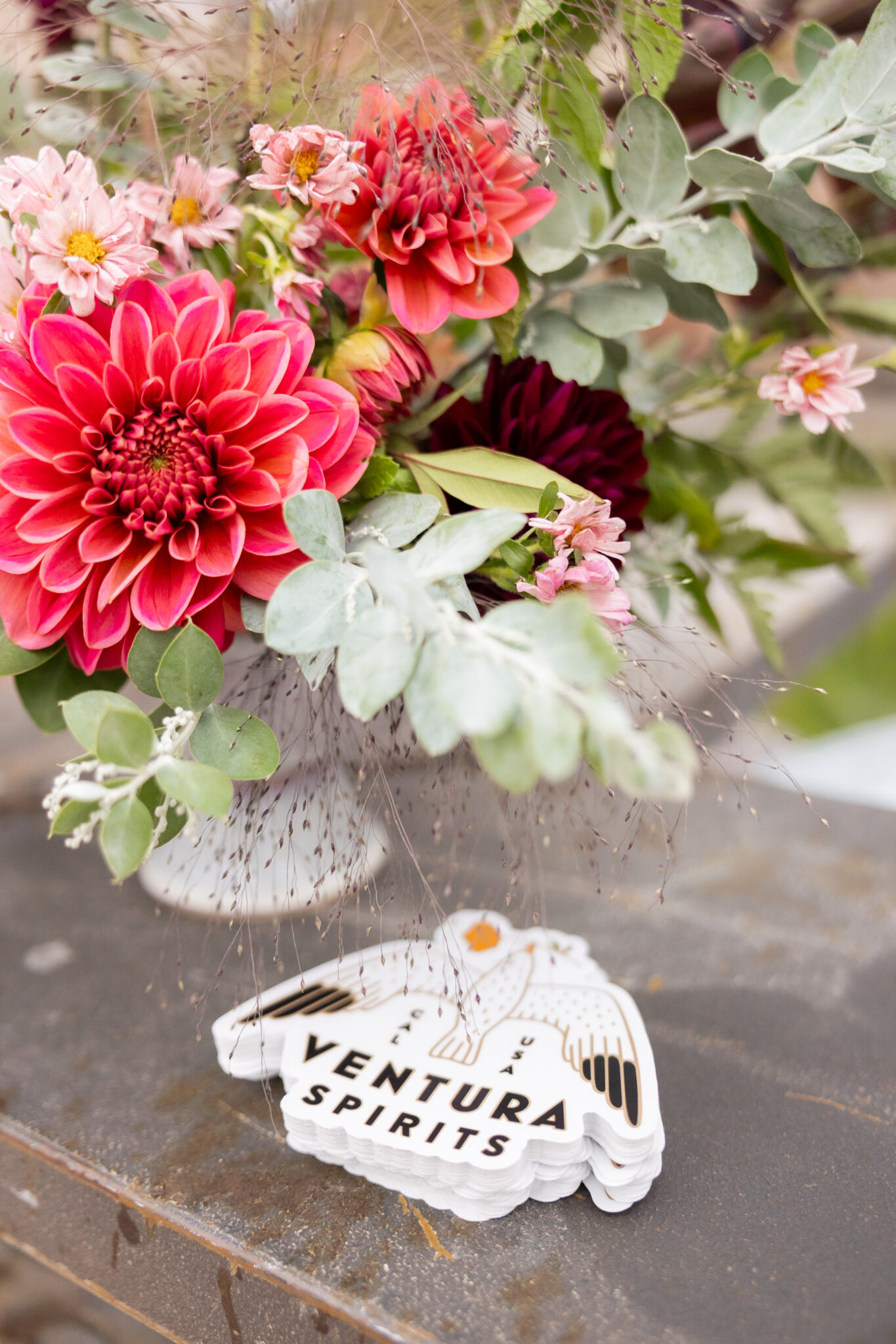 dahlia centerpiece _Kelseyrinaldiphoto candle table setting_santa ynez inn